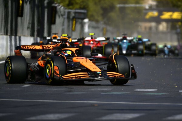 Макларен выходит в лидеры в Кубке Конструкторов