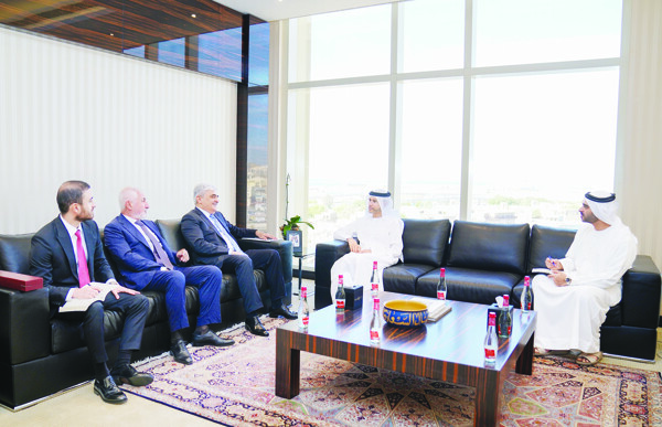 وزير المالية الأذربيجاني يلتقي نظيره الإماراتي